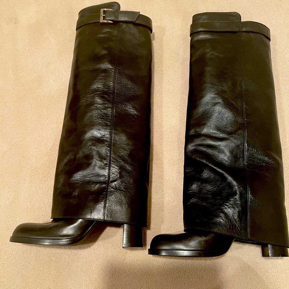 Classic Chanel Black Knee Boots with Heel
Size 40